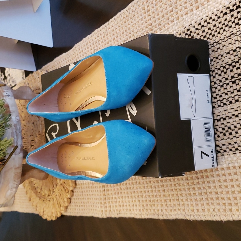 Banana Republic blue suede Angela flat shoes